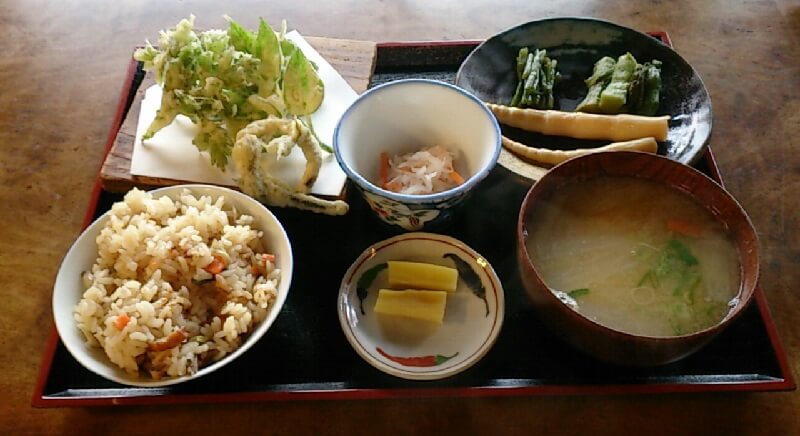 うたたねの里いっぷく亭の日本藁葺家屋（traditional Japanese style house）food